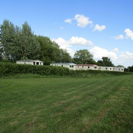 Fenlake Holiday Accommodation Metheringham Bagian luar foto