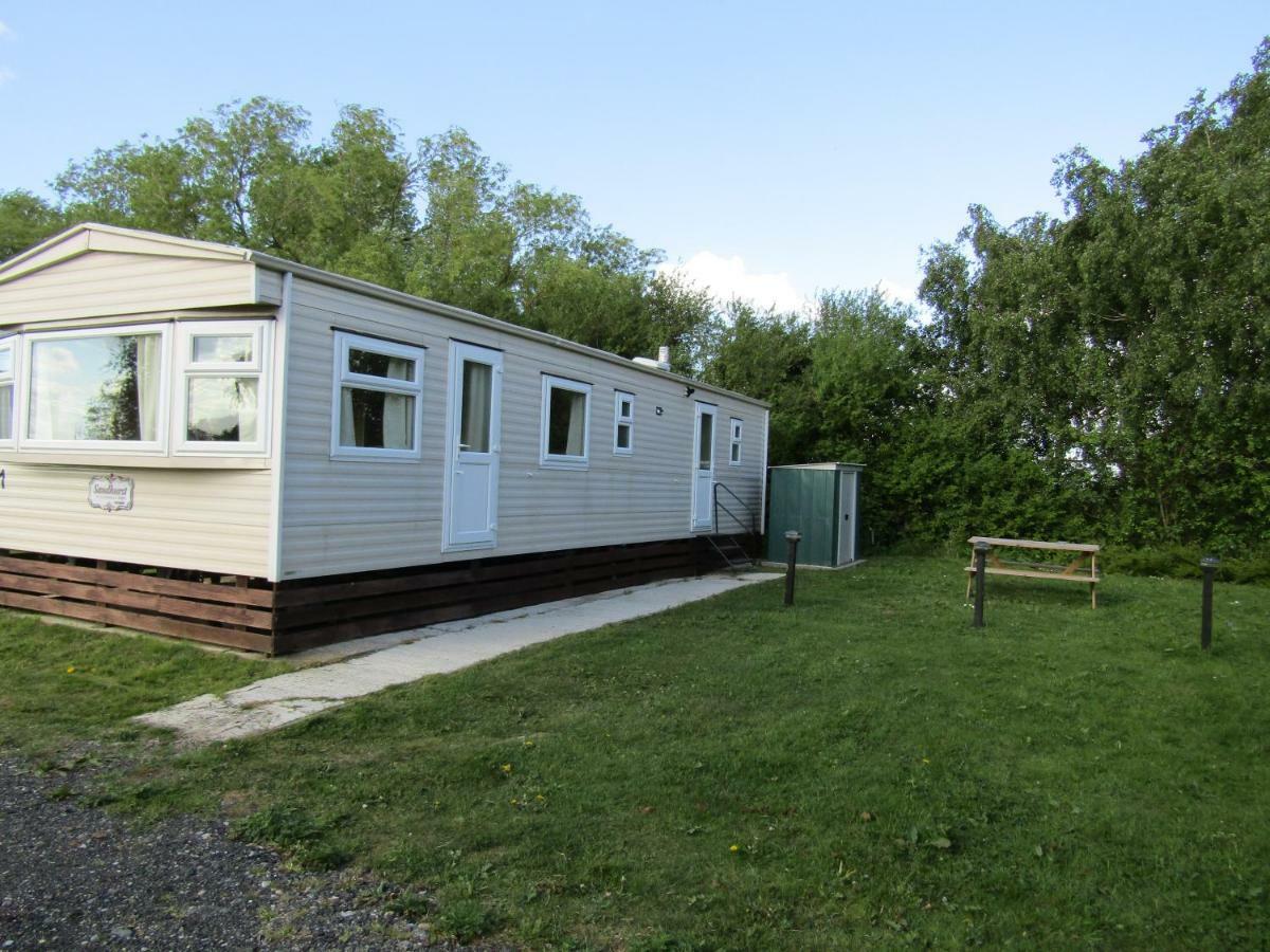 Fenlake Holiday Accommodation Metheringham Bagian luar foto
