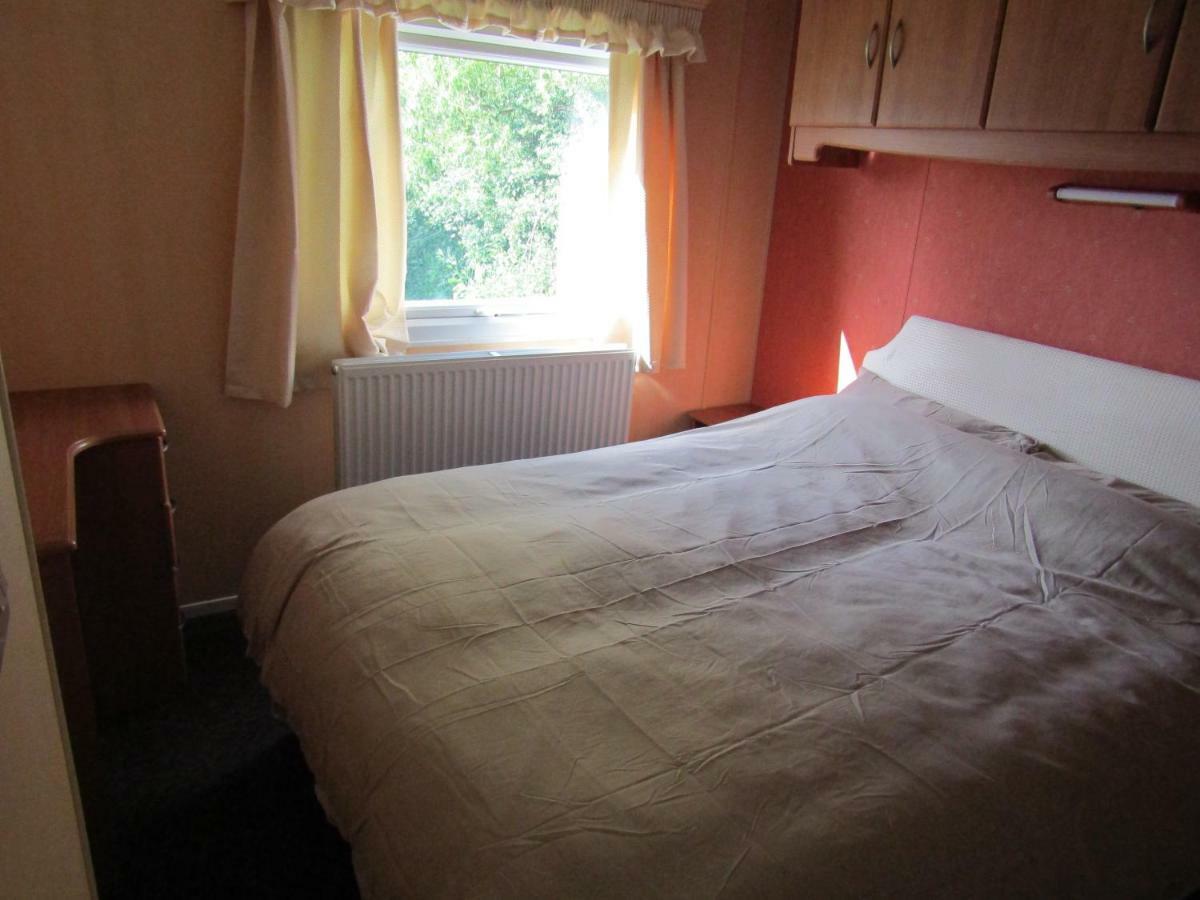 Fenlake Holiday Accommodation Metheringham Bagian luar foto