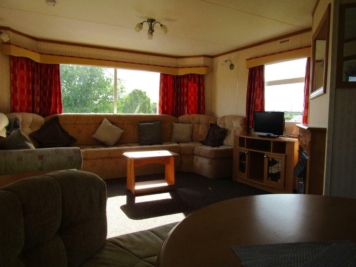 Fenlake Holiday Accommodation Metheringham Bagian luar foto