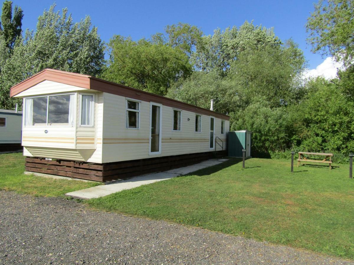 Fenlake Holiday Accommodation Metheringham Bagian luar foto