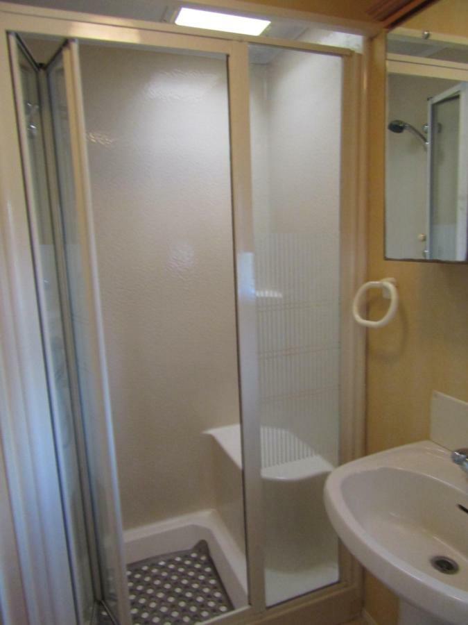 Fenlake Holiday Accommodation Metheringham Bagian luar foto