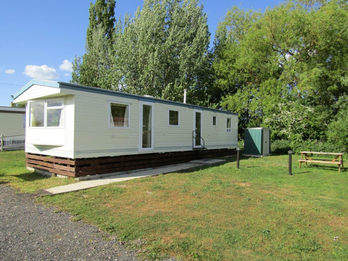 Fenlake Holiday Accommodation Metheringham Bagian luar foto