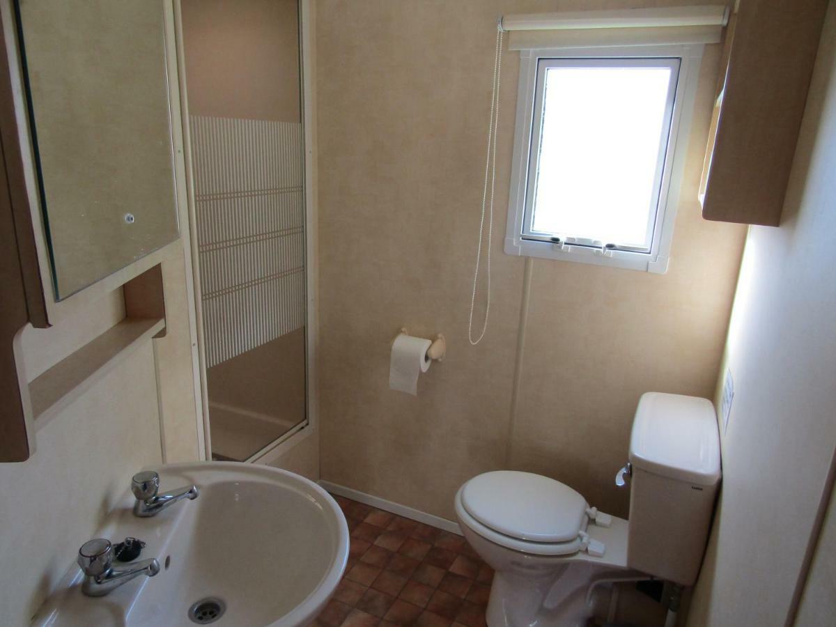 Fenlake Holiday Accommodation Metheringham Bagian luar foto