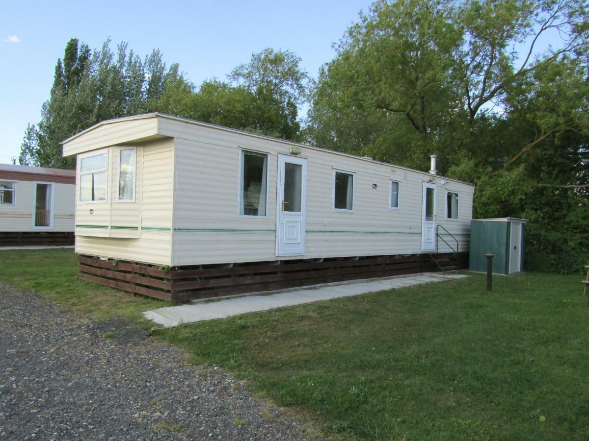 Fenlake Holiday Accommodation Metheringham Bagian luar foto
