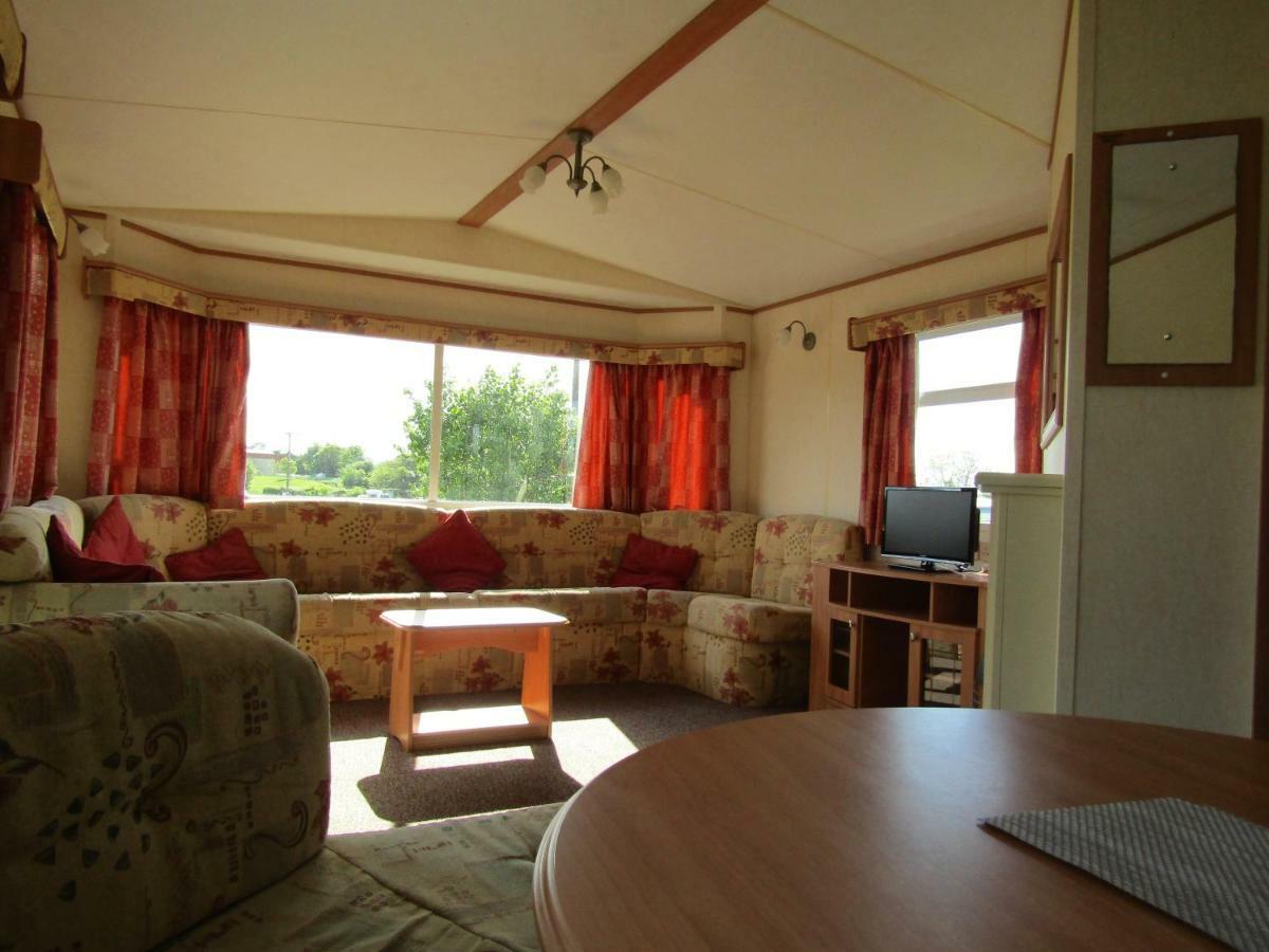 Fenlake Holiday Accommodation Metheringham Bagian luar foto