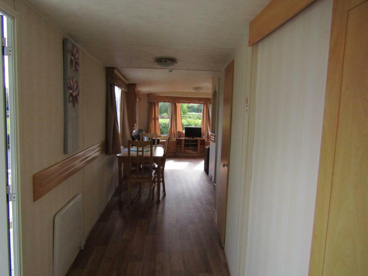Fenlake Holiday Accommodation Metheringham Bagian luar foto