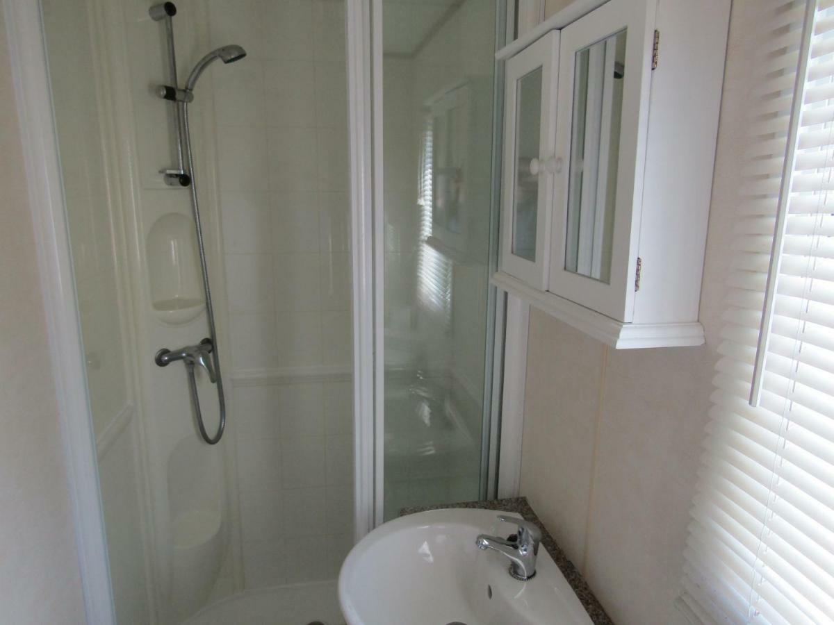 Fenlake Holiday Accommodation Metheringham Bagian luar foto