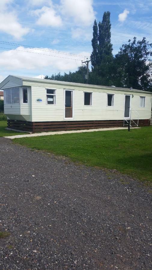 Fenlake Holiday Accommodation Metheringham Bagian luar foto