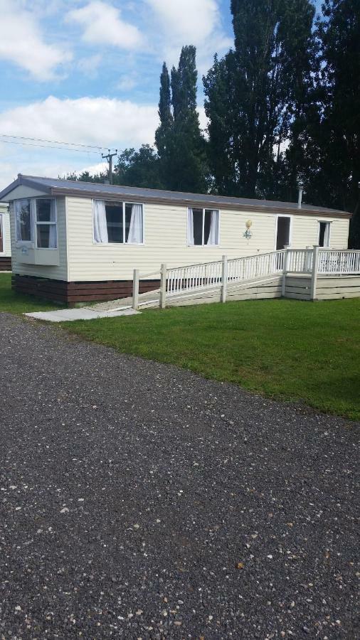 Fenlake Holiday Accommodation Metheringham Bagian luar foto